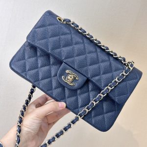 Chanel Mini Flap Bag i spegelkvalitet - Premium replika med äkta läder 979956690 - side view | Chanel